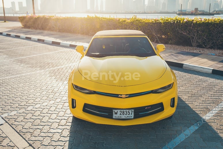 Dubai'de kiralık Chevrolet Camaro (Sarı), 2019