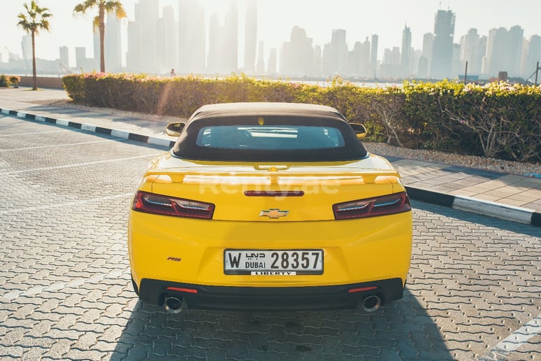 Dubai'de kiralık Chevrolet Camaro (Sarı), 2019