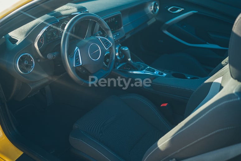 Dubai'de kiralık Chevrolet Camaro (Sarı), 2019