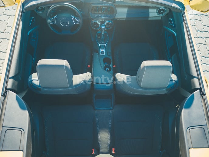 Dubai'de kiralık Chevrolet Camaro (Sarı), 2019