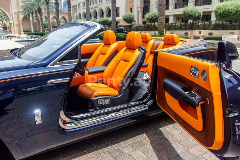 Blue Rolls Royce Dawn Cabrio (Azul Oscuro), 2019 para alquiler en Dub&aacute;i