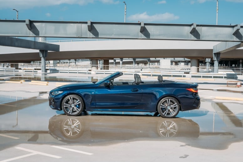 BMW 430i cabri (Blu Scuro), 2022 in affitto a Abu Dhabi