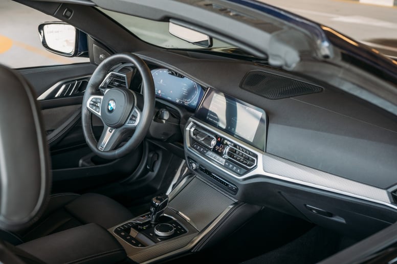 BMW 430i cabri (Blu Scuro), 2022 in affitto a Abu Dhabi