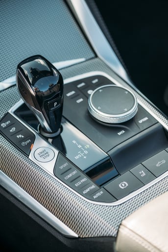 BMW 430i cabri (Blu Scuro), 2022 in affitto a Abu Dhabi