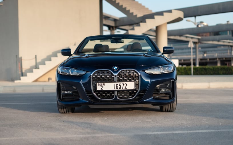 BMW 430i cabrio (Blu Scuro), 2023 in affitto a Ras Al Khaimah
