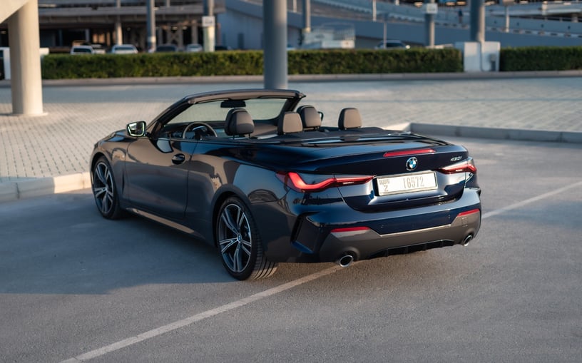 BMW 430i cabrio (Blu Scuro), 2023 in affitto a Ras Al Khaimah