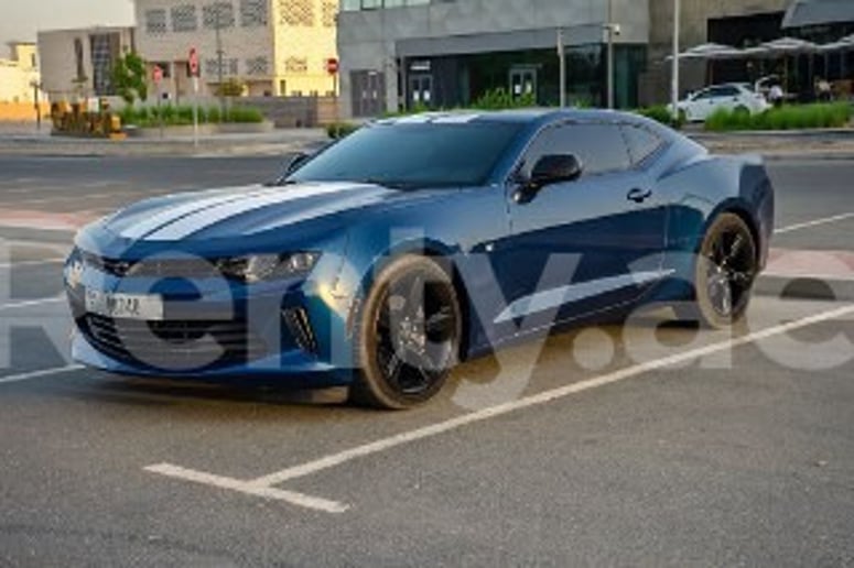 Chevrolet Camaro (Azul Oscuro), 2019 para alquiler en Dub&aacute;i