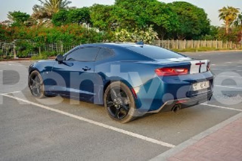 Chevrolet Camaro (Azul Oscuro), 2019 para alquiler en Dub&aacute;i