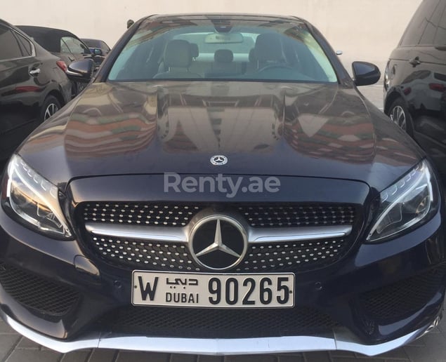 إيجار مرسيدس سي كلاس C300 (أزرق غامق), 2018 في دبي