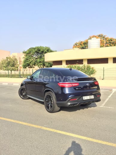 在迪拜 租 梅赛德斯GLE63 AMG (深蓝), 2019