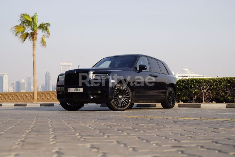 Rolls Royce Cullinan Mansory (Azul Oscuro), 2020 para alquiler en Dub&aacute;i
