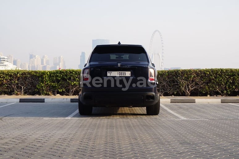 Rolls Royce Cullinan Mansory (Azul Oscuro), 2020 para alquiler en Dub&aacute;i
