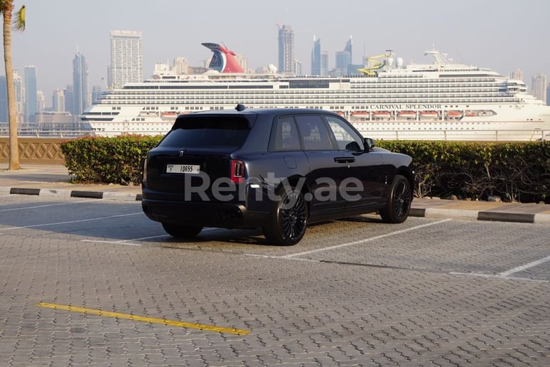 Rolls Royce Cullinan Mansory (Azul Oscuro), 2020 para alquiler en Dub&aacute;i