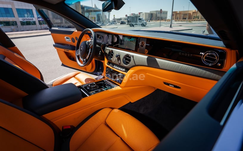 Rolls Royce Ghost (Темно-синий), 2022 для аренды в Абу-Даби