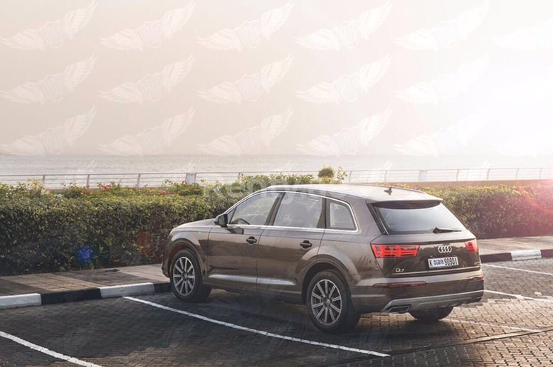 Audi Q7 v8 Limited Edition (Dark Brown), 2017 for rent in Dubai