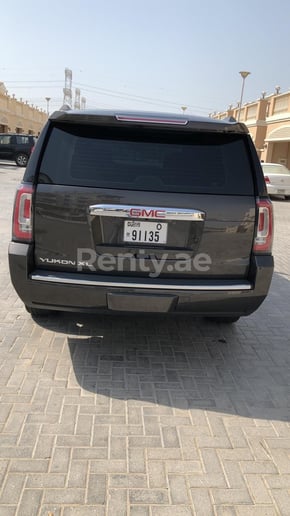 GMC Yukon (Marron Oscuro), 2020 para alquiler en Dub&aacute;i