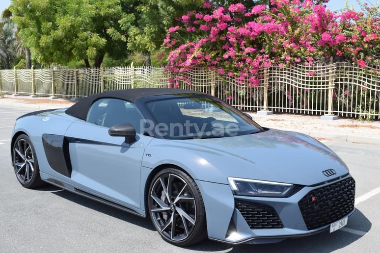 Audi R8 Spyder (Dunkelgrau), 2020  zur Miete in Dubai