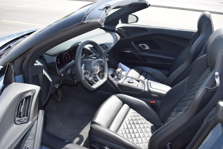 Audi R8 Spyder (Dunkelgrau), 2020  zur Miete in Dubai