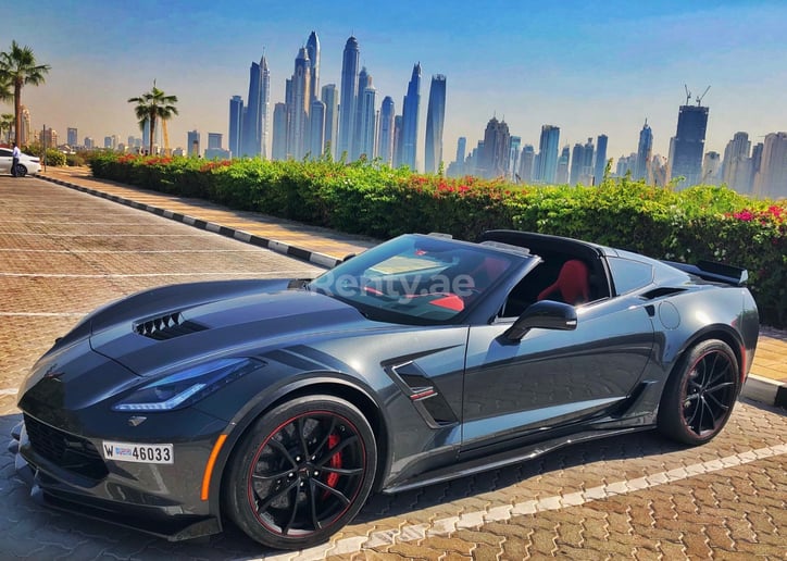 Corvette Grandsport (Donker Grijs), 2019 te huur in Dubai