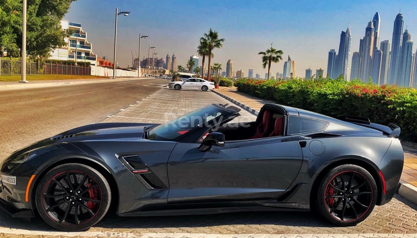 Corvette Grandsport (Donker Grijs), 2019 te huur in Dubai
