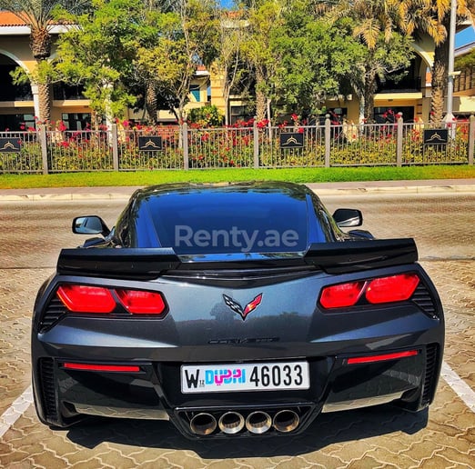 Corvette Grandsport (Donker Grijs), 2019 te huur in Dubai