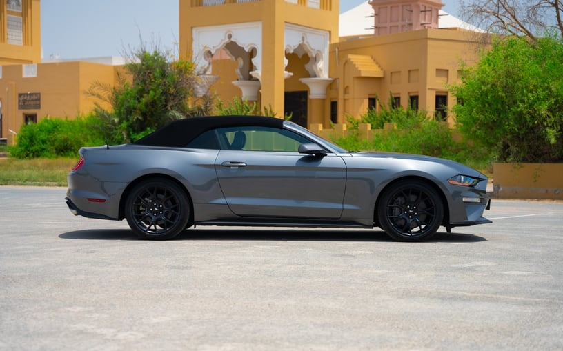 Ford Mustang cabrio (Dunkelgrau), 2023 - Leasingangebote in Ras Al Khaimah