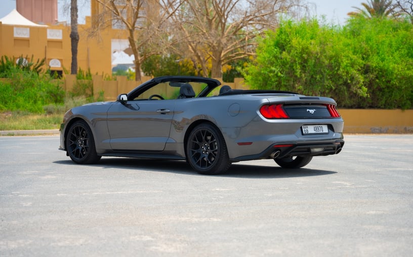 Ford Mustang cabrio (Dunkelgrau), 2023 - Leasingangebote in Ras Al Khaimah