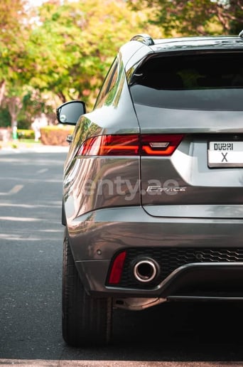 Jaguar E-Pace (Темно-серый), 2020 для аренды в Дубай
