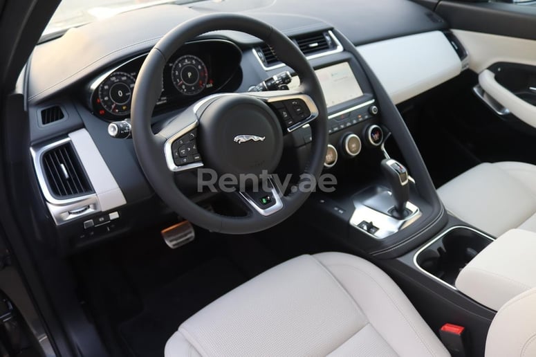 Jaguar E-Pace (Темно-серый), 2020 для аренды в Дубай