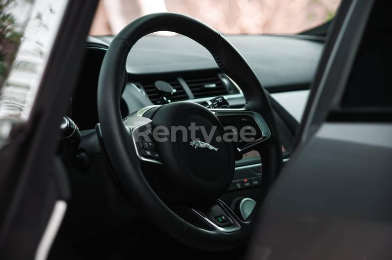 Jaguar E-Pace (Темно-серый), 2020 для аренды в Дубай