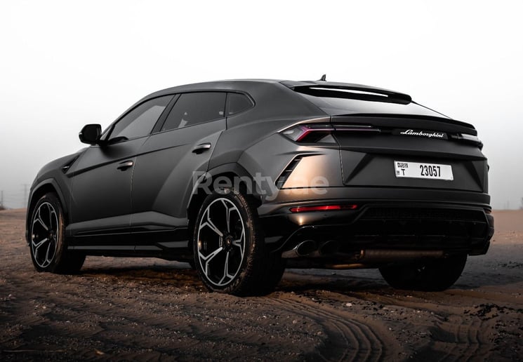Lamborghini Urus (Dunkelgrau), 2020  zur Miete in Ras Al Khaimah
