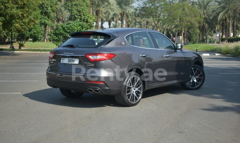 Maserati Levante (Gris Fonc&eacute;), 2019 &agrave; louer &agrave; Duba&iuml;