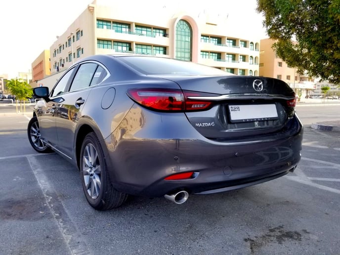 Dubai'de kiralık Mazda 6 (Koyu Gri), 2023