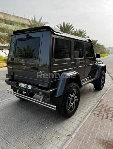 Mercedes G500 4x4 (Gris Oscuro), 2018 para alquiler en Dub&aacute;i