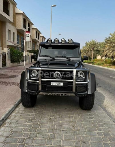 Mercedes G500 4x4 (Gris Oscuro), 2018 para alquiler en Dub&aacute;i