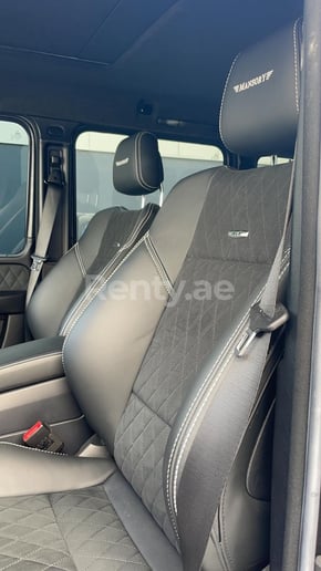 Mercedes G500 4x4 (Gris Oscuro), 2018 para alquiler en Dub&aacute;i