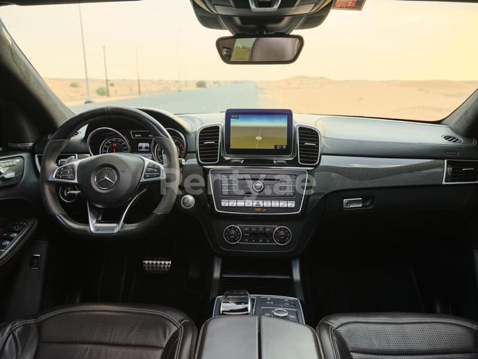 Mercedes GLC-S (Dunkelgrau), 2020  zur Miete in Dubai