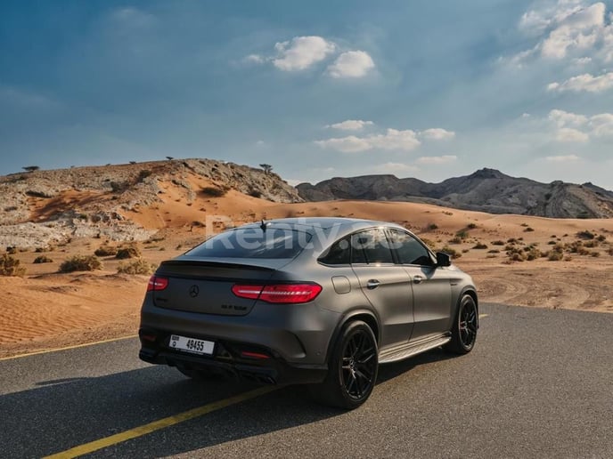 Mercedes GLC-S (Dunkelgrau), 2020  zur Miete in Dubai