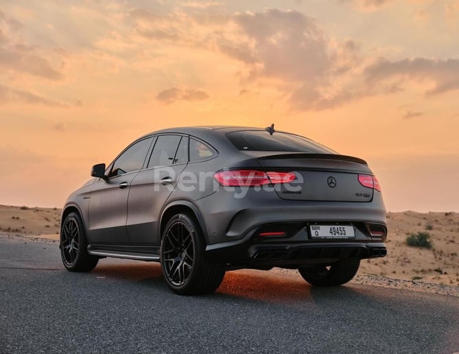 Mercedes GLC-S (Dunkelgrau), 2020  zur Miete in Dubai