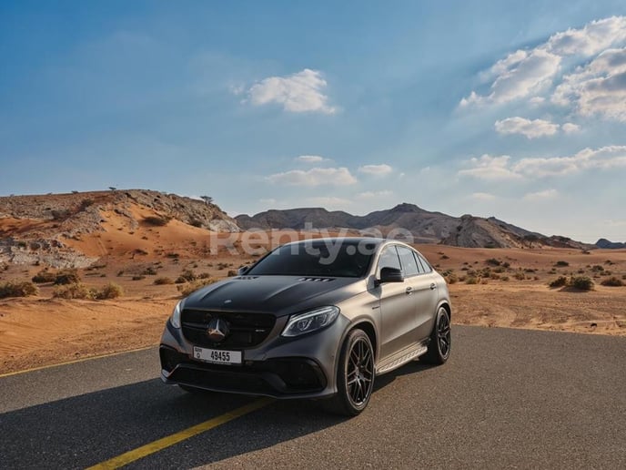 Mercedes GLC-S (Dunkelgrau), 2020  zur Miete in Dubai