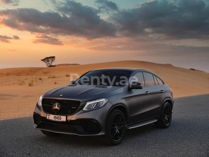 Mercedes GLC-S (Dunkelgrau), 2020  zur Miete in Dubai