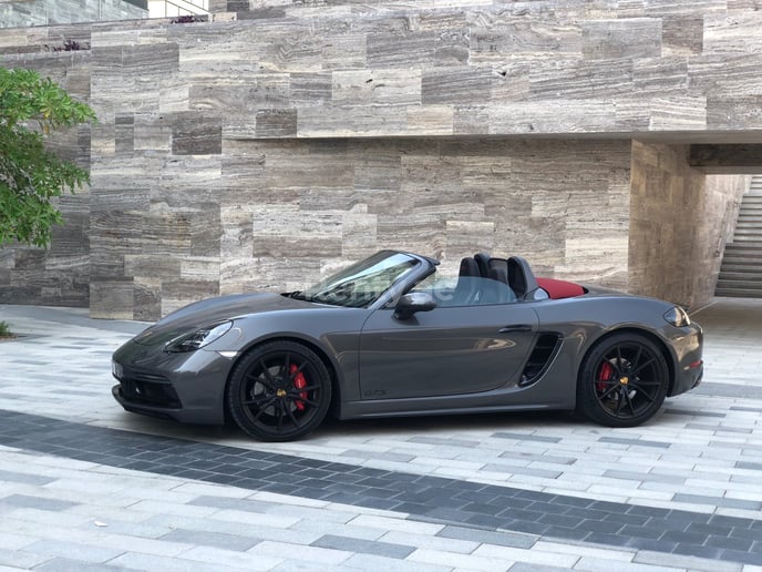 Porsche Boxster GTS (Темно-серый), 2019 для аренды в Дубай