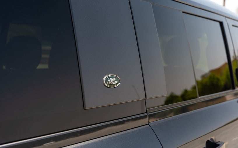 Range Rover Defender (Grigio Scuro), 2022 - offerte di leasing in Sharjah