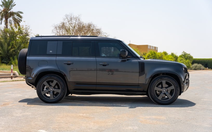 Range Rover Defender (Grigio Scuro), 2022 - offerte di leasing in Sharjah