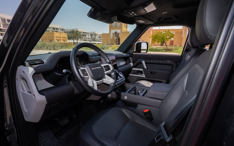 Range Rover Defender (Grigio Scuro), 2022 - offerte di leasing in Sharjah