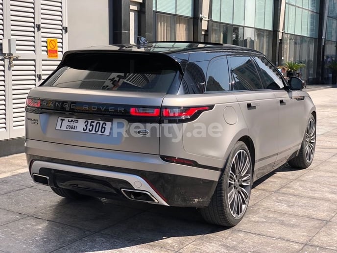 在迪拜 租 路虎揽胜Velar (深灰色), 2018