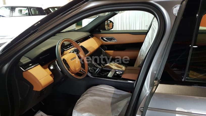 Range Rover Velar R Dynamic 380HP (Gris Fonc&eacute;), 2019 &agrave; louer &agrave; Duba&iuml;