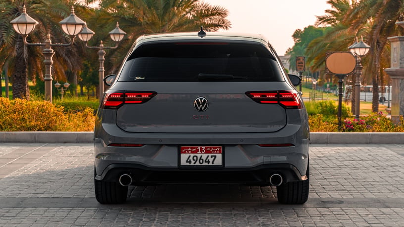 Abu Dabi'de kiralık Volkswagen Golf GTI (Koyu Gri), 2021