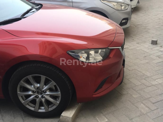 Dubai'de kiralık Mazda 6 (Koyu Kırmızı), 2019