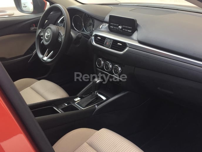 Dubai'de kiralık Mazda 6 (Koyu Kırmızı), 2019